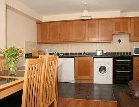 Quality And Leisure Center מלון 3*