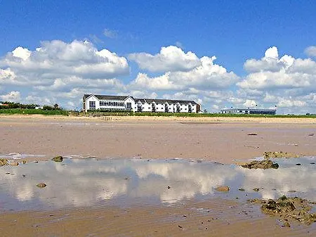 Quality And Leisure Center מלון 3*