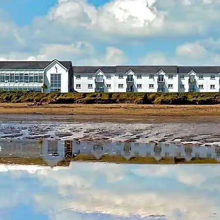 Hotel Quality And Leisure Center 3*