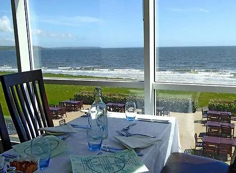 Quality And Leisure Center מלון 3*