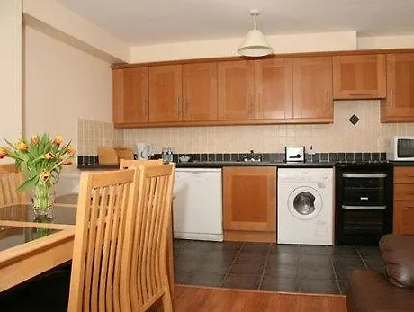 Quality And Leisure Center מלון 3*