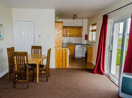 Quality And Leisure Center מלון