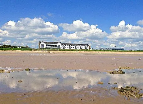 Quality And Leisure Center מלון 3*