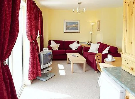 מלון Quality And Leisure Center 3*